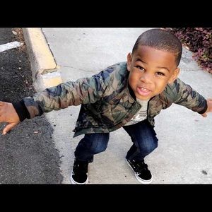 Meet your Posher, Alexus